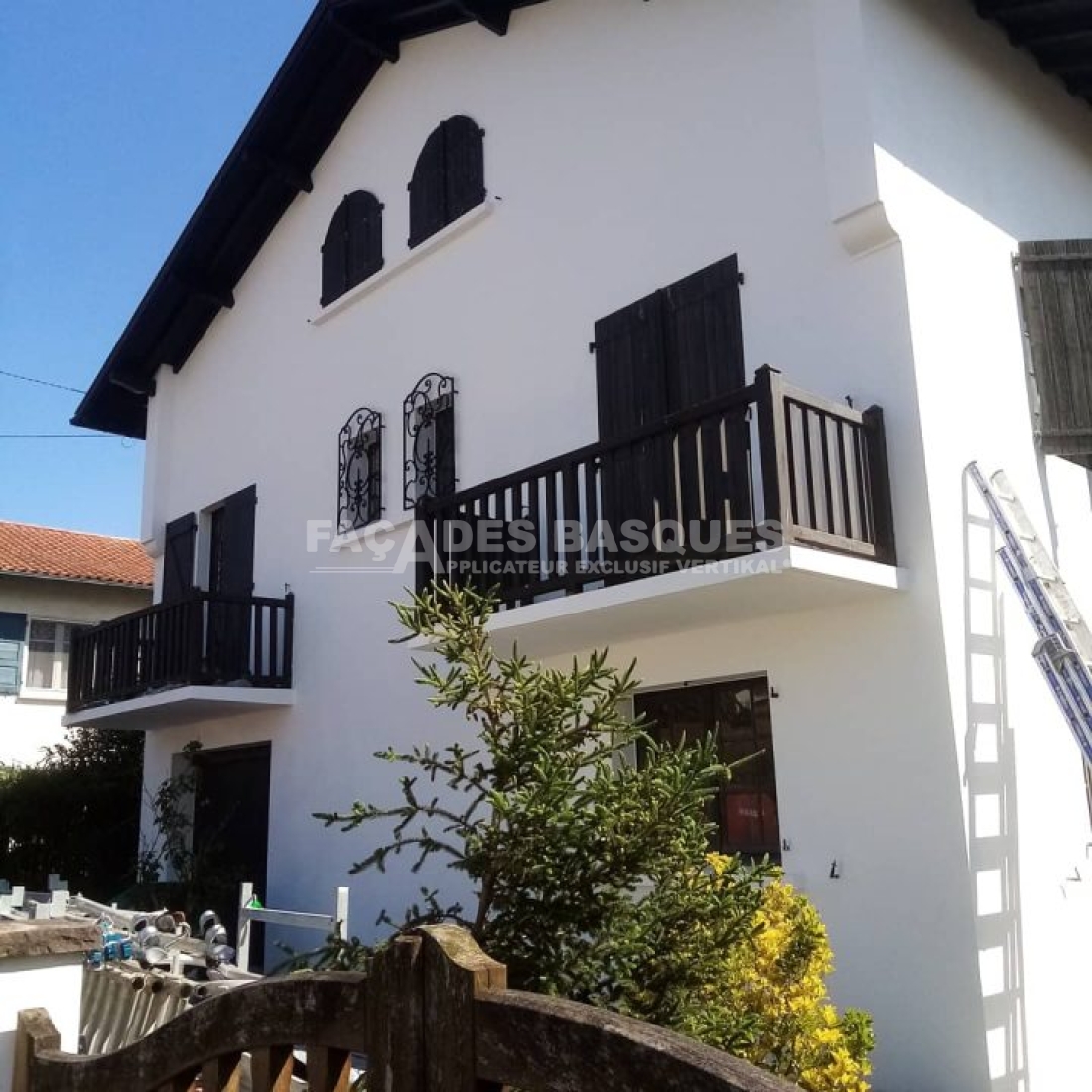 Façadier d'une maison à Saint-Jean-de-Luz, 64500, Pyrénées-Atlantiques