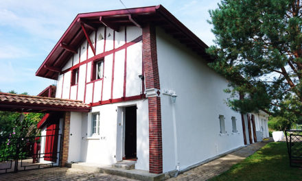 Rénovation  des façades remise en couleur des boiseries à Urcuit 64990 (Pyrénées Atlantiques – Pays Basque)