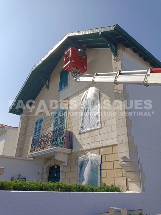 Nettoyage façade d'une maison à Saint-Jean-de-Luz, 64500, Pyrénées-Atlantiques